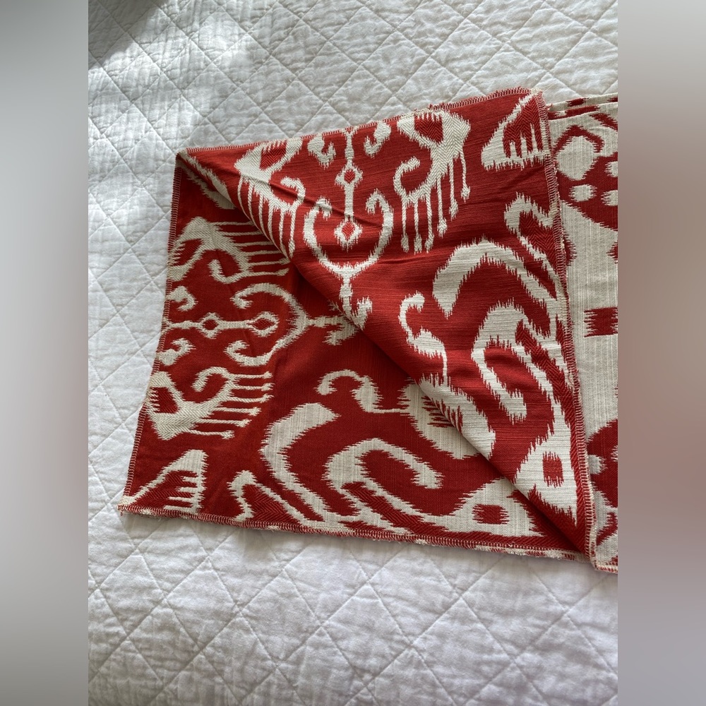 Damask Table Runner - Picture 2 of 10